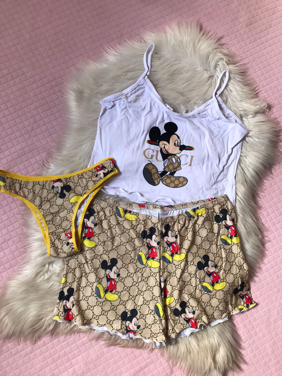 BABY DOLL BRANCO GUCCI MICKEY C/ CALCINHA (TAM. G) – Atacado Short Castanhal