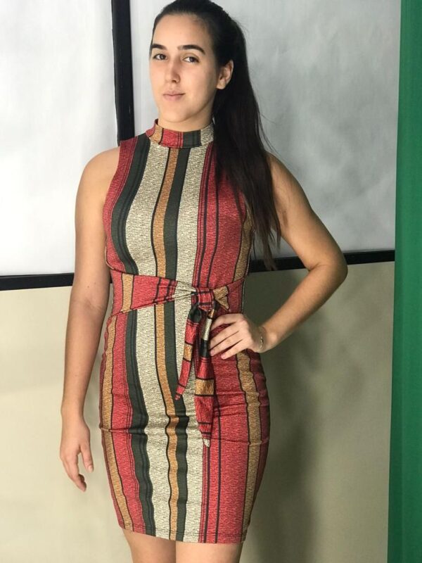 VESTIDO GOLA ALTA LIST. C/ AMARRAÇÃO NA FRENTE (TAM. G )