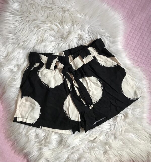 SHORT LASTEX PRETO C/ BOLAS BEGE 066