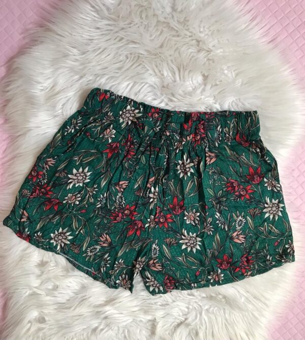 SHORT LASTEX VERDE ESMERALDA C/ FLORES VERMELHA 059